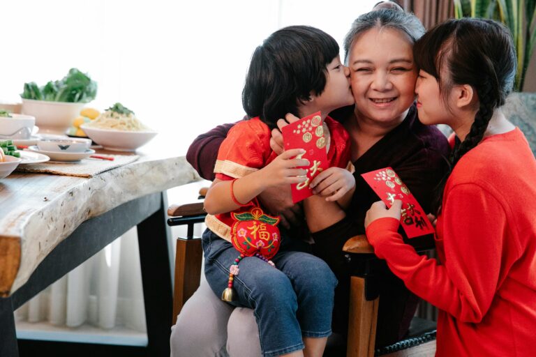 Chinese New Year ang pow guide 2026: Rates, traditions, and etiquette